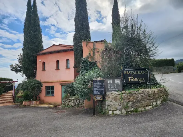 Restaurant La Famiglia Junior devanture